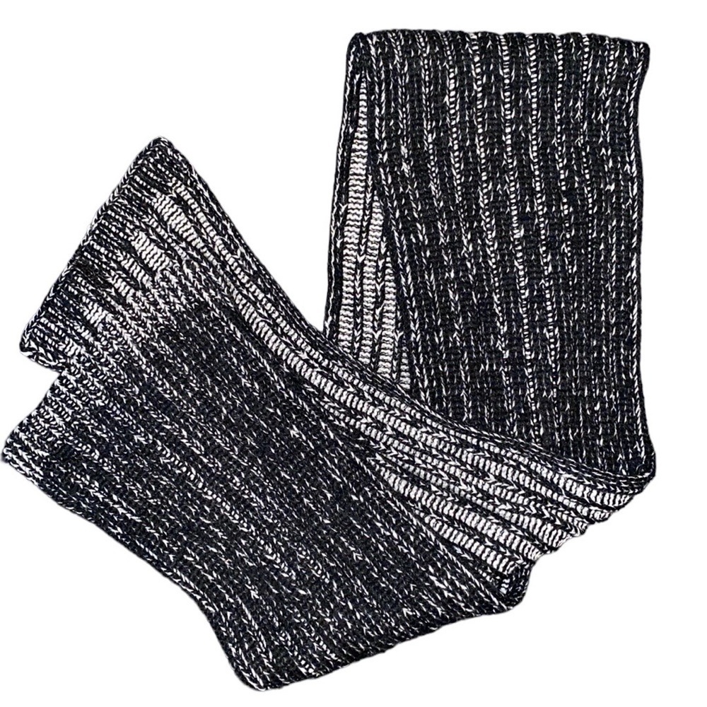 NWOT Black and White Knitted Scarf